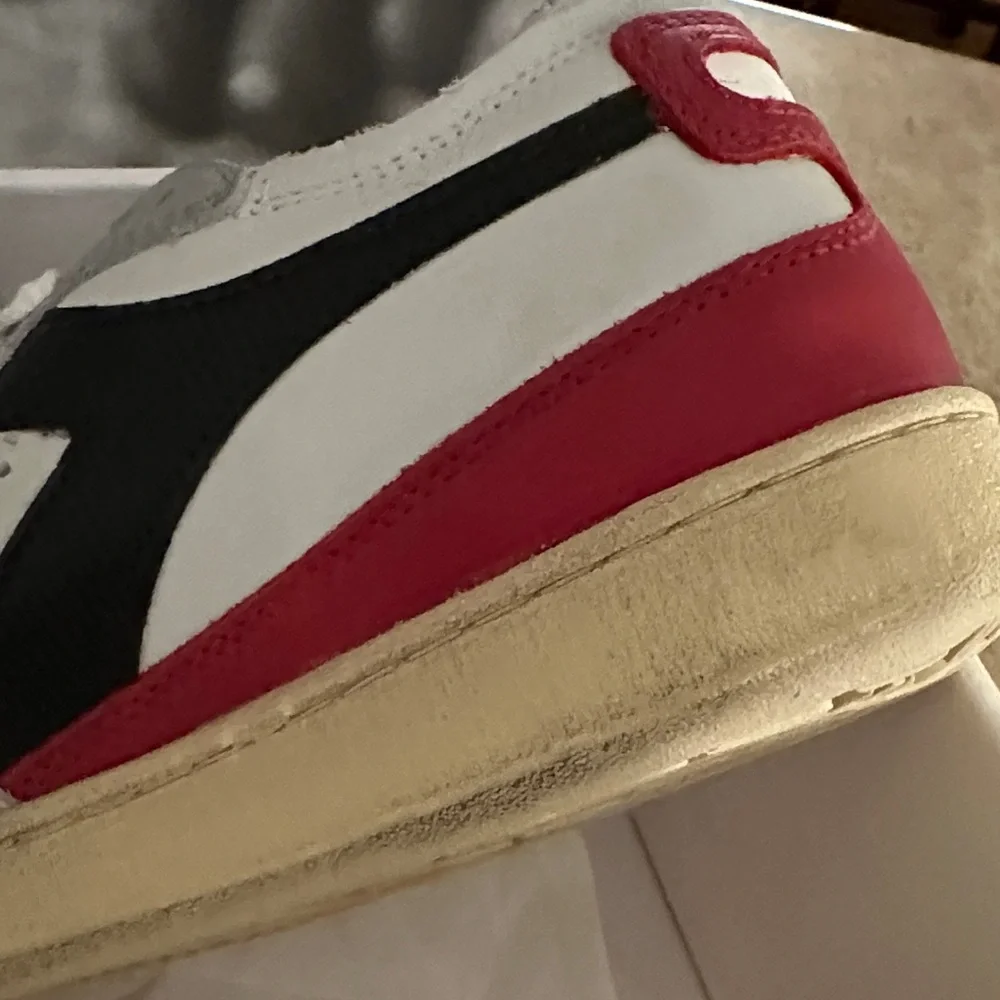 Diadora Heritage Men's White, Red, and Black Sneakers